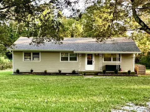 975 N Hurricane Creek Rd, Mcewen, TN 37101