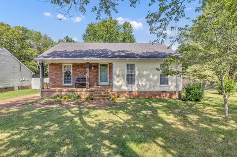 908 Harpeth Bend Dr, Nashville, TN 37221