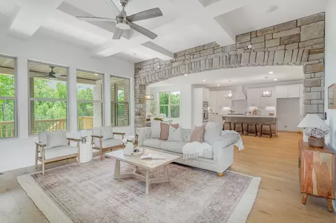737 Mount Pleasant Rd, Kingston Springs, TN 37082