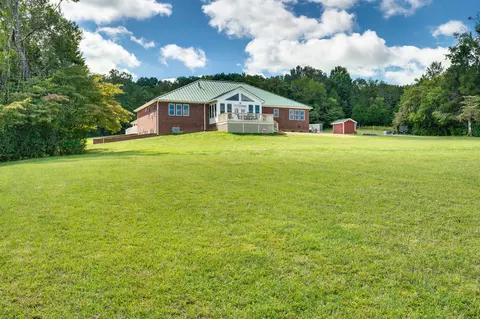 1982 Estes Ln, Columbia, TN 38401