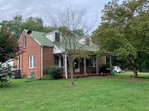 123 W Hackberry St, Centerville, TN 37033