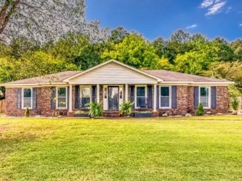 115 W Oak Hill Dr, Florence, AL 35633