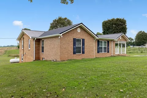1137 N Stroudsville Rd, Adams, TN 37010