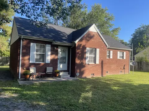 1013 E Lauderdale St, Tullahoma, TN 37388