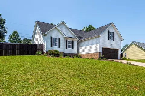 114 Saddle Creek Cir, Dickson, TN 37055
