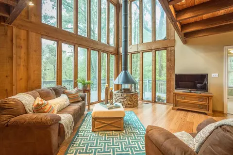 206 Oak St, Lookout Mountain, TN 37350