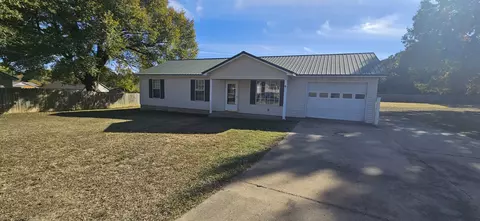 77 W Tracy St W, Bells, TN 38006