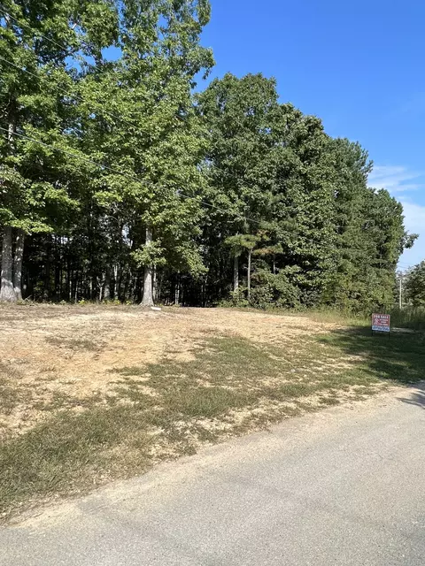 275 White Oak Rd, Mcewen, TN 37101