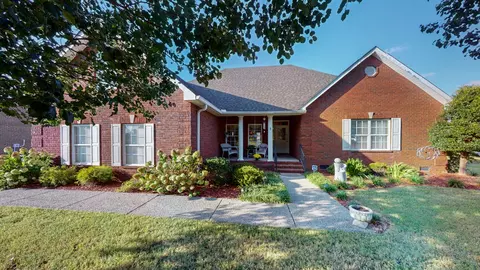 1709 Arrowhead Dr, Lebanon, TN 37087