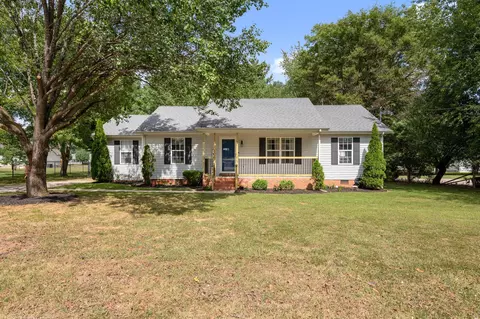 2402 Sawmill St, Murfreesboro, TN 37128