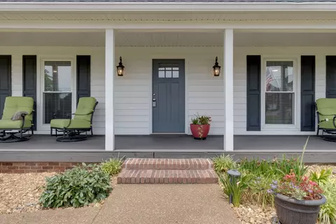 1718 Stop Thirty Rd, Hendersonville, TN 37075