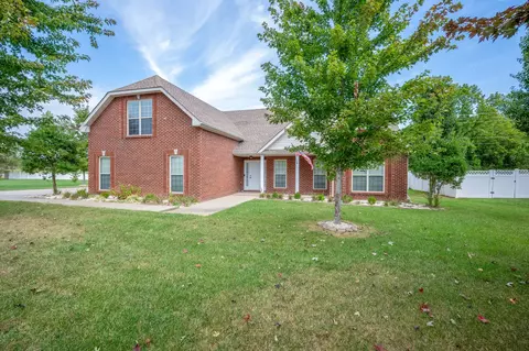 725 Richards Dr, Clarksville, TN 37043