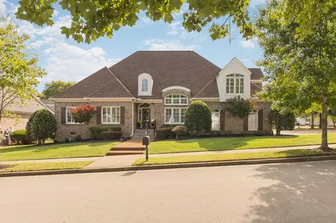 660 Springlake Dr, Franklin, TN 37064