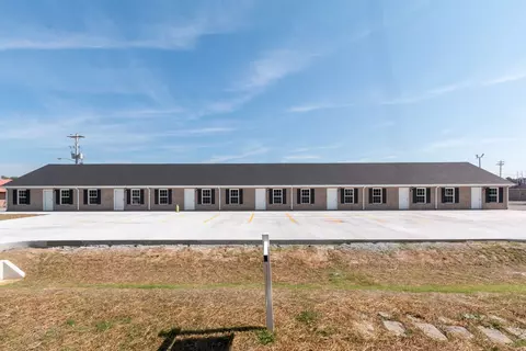 1301 Summer St, Manchester, TN 37355
