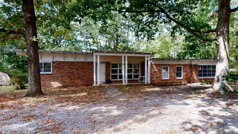 102 W Hills Ter, Dickson, TN 37055
