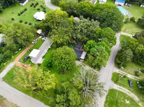 949 Calvert Dr, Clarksville, TN 37042