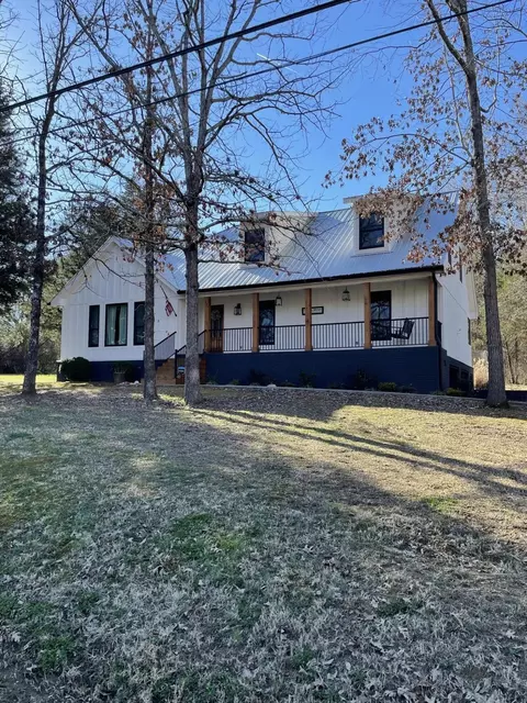 295 Barton Ave, Trenton, GA 30752