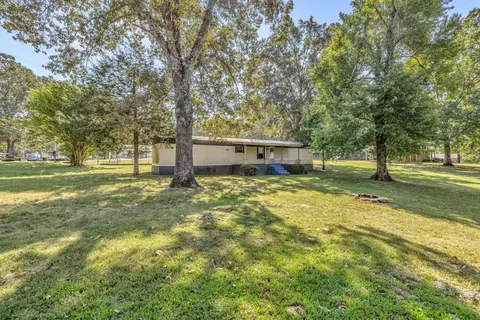 2806 Crestridge Dr, Centerville, TN 37033