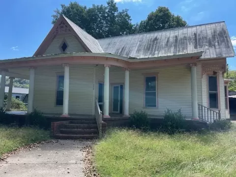212 E Duffle St, Waverly, TN 37185