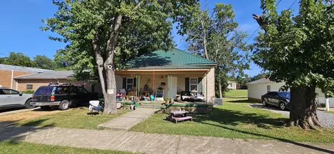 407 Irvine St, Paris, TN 38242