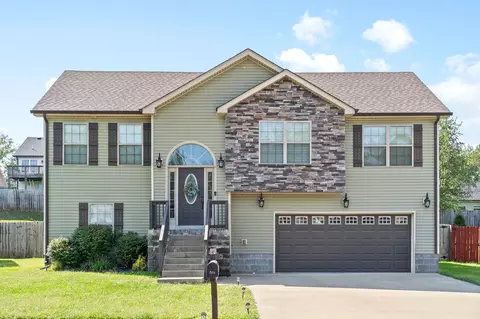 1371 Freedom Dr, Clarksville, TN 37042