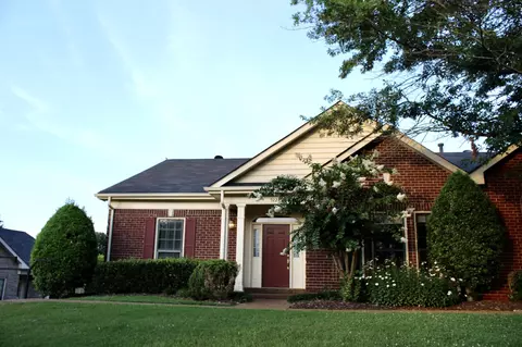 9228 Sawyer Brown Rd, Nashville, TN 37221