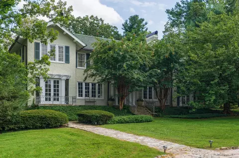627 W Brow Rd, Lookout Mountain, TN 37350