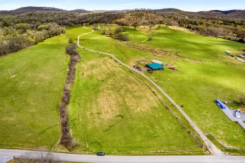 655 Chipman Rd, Bethpage, TN 37022