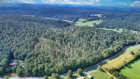 1 Pinewood Rd, Nunnelly, TN 37137