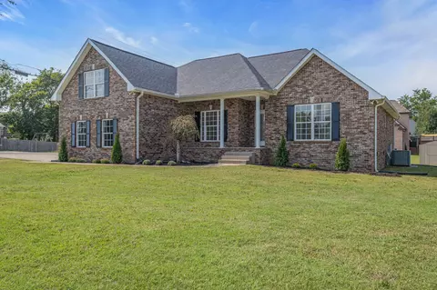 1701 Arrowhead Dr, Lebanon, TN 37087
