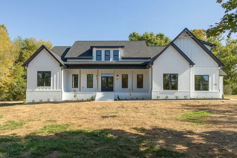 190 Volunteer Rd, Murfreesboro, TN 37128