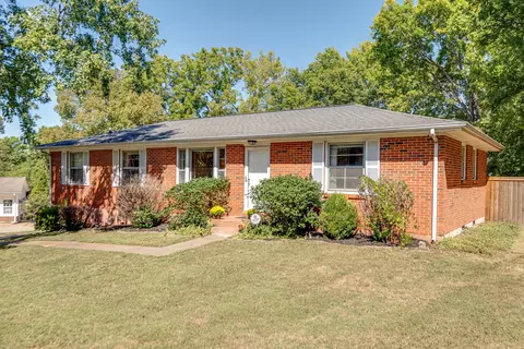 402 Larkway Ct, Nashville, TN 37211