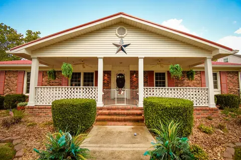 1015 Rolling Fields Cir, Columbia, TN 38401