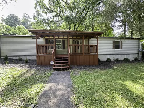 3690 Crown Colony Dr, Cleveland, TN 37312