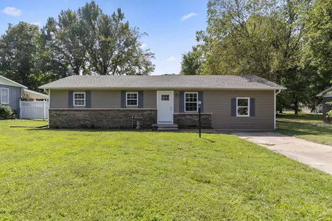 104 Meadowbrook Dr, Martin, TN 38237