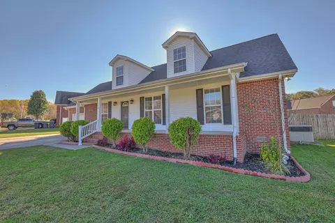 444 Robins Trl, Westmoreland, TN 37186