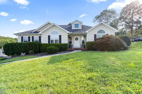 6109 Saab Dr, Ooltewah, TN 37363