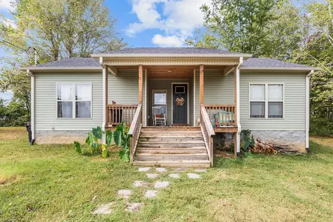 17 Preston Ct, Burns, TN 37029