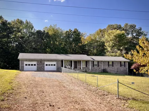 1005 W Point Rd, Lawrenceburg, TN 38464