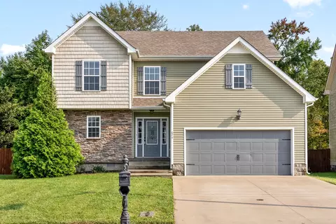674 Fox Hound Dr, Clarksville, TN 37040