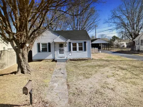 1911 Paul Dr, Columbia, TN 38401