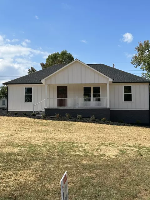 329 First Ave, Lawrenceburg, TN 38464