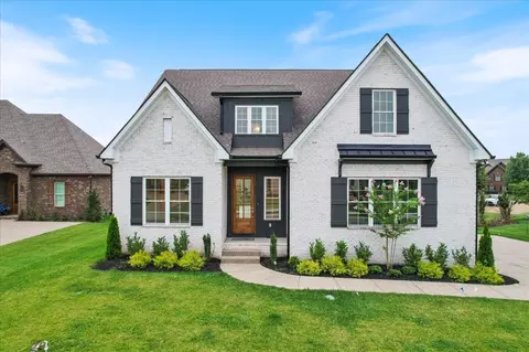 140 Thornwood Pl, Hendersonville, TN 37075