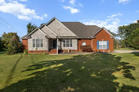 701 Pleasant View Dr E, Columbia, TN 38401
