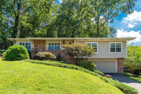 1318 N Glen Dr, Hixson, TN 37343
