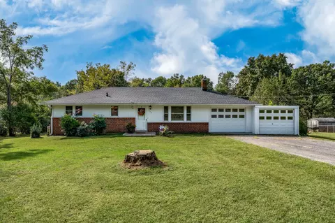 204 Woodlawn Dr, Dickson, TN 37055