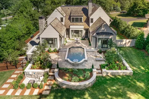 325 Walnut Dr, Nashville, TN 37205