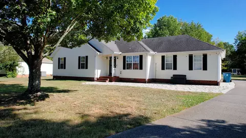 1033 Snead Dr, Murfreesboro, TN 37128
