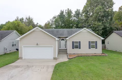 1676 Parkside Dr, Clarksville, TN 37042