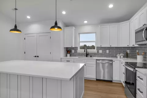 313 Dugout Rd, Summertown, TN 38483
